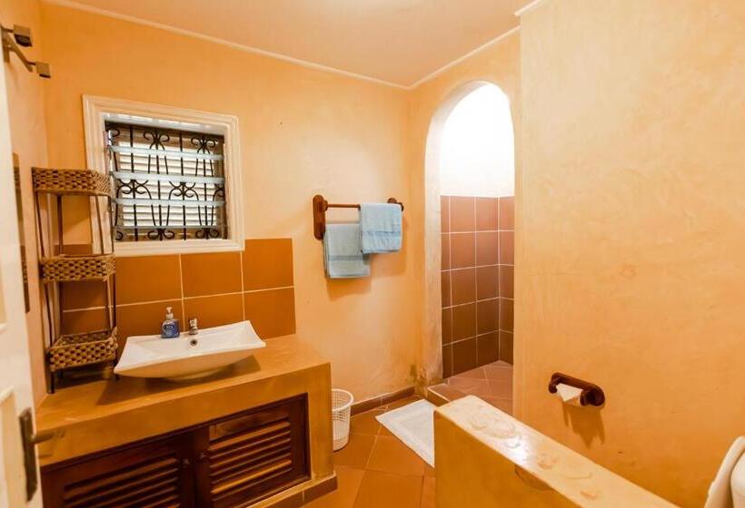 اتاق خانوادگی, Footprints House