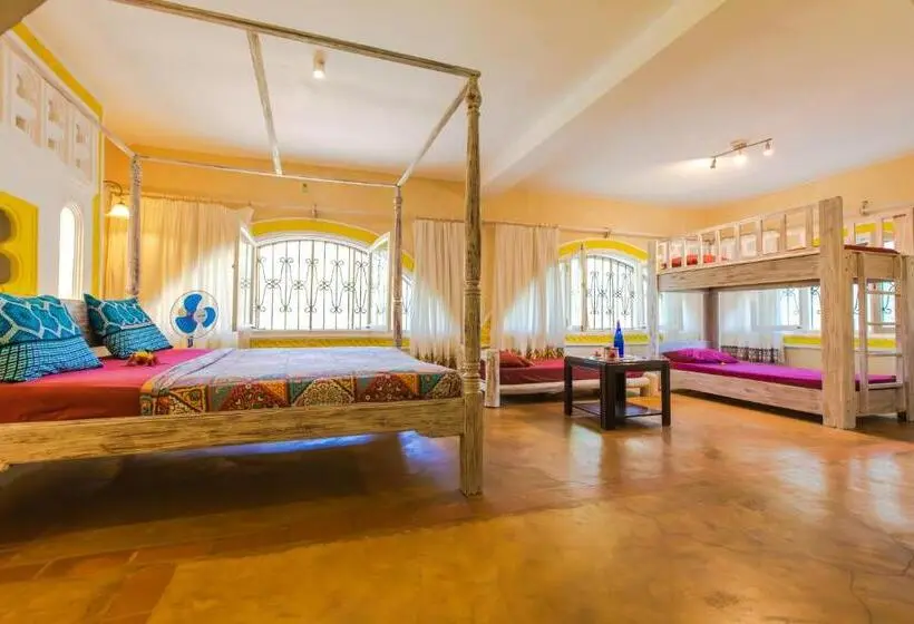 اتاق خانوادگی, Footprints House
