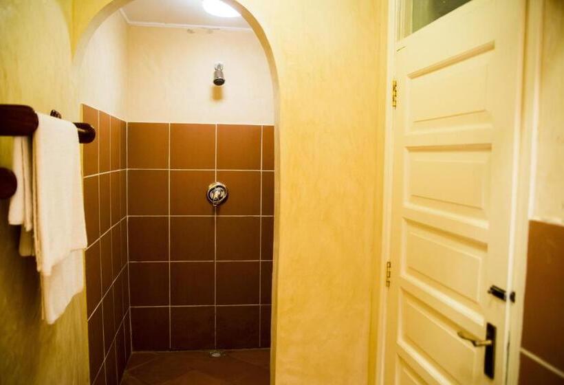 اتاق استاندارد, Footprints House