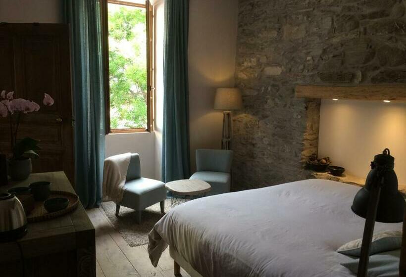 اتاق لوکس, Le Val D'ailleurs