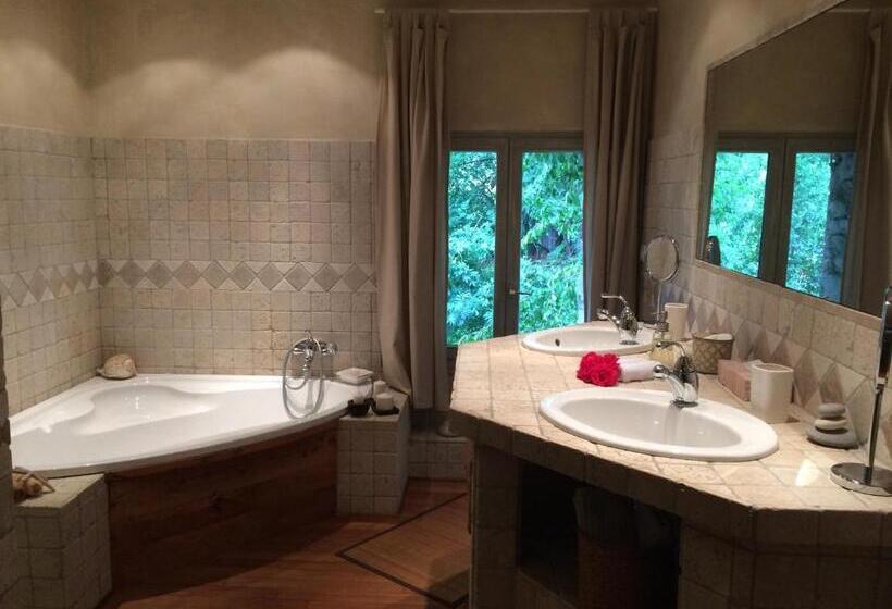 Standard room with outdoor bath, Le Val D'ailleurs