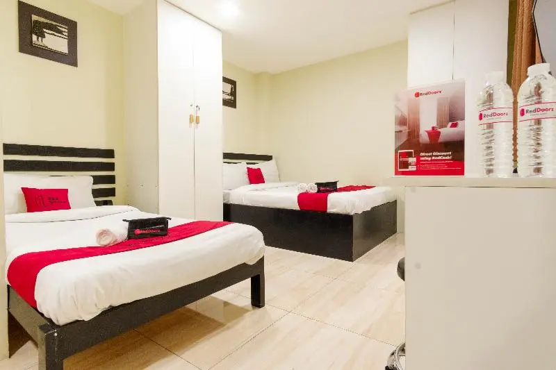 Standard Kolmen Hengen Huone, Reddoorz @ University Belt Manila