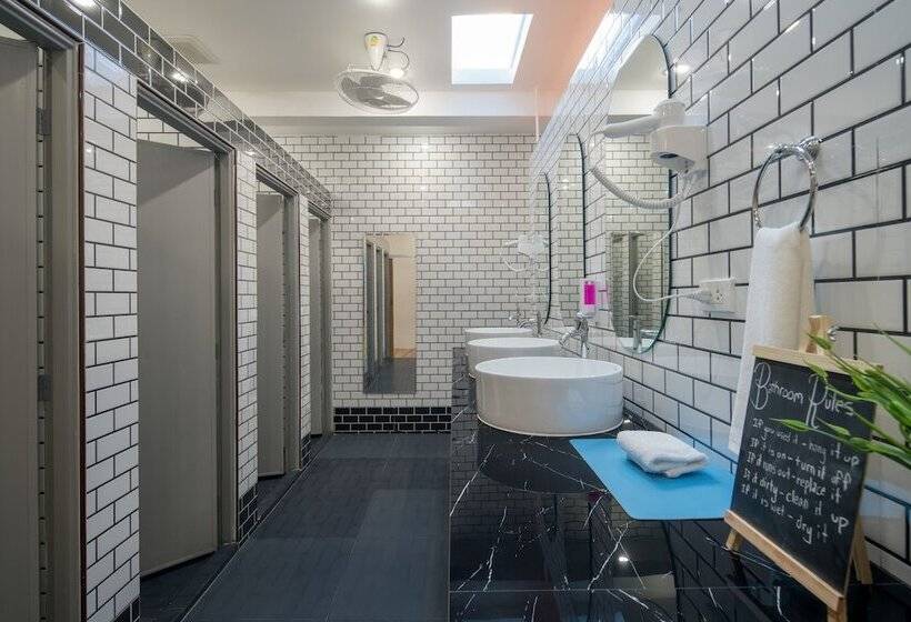 سرير فى غرفة مشتركه, Hanuman Vip Hostel   Sha Plus