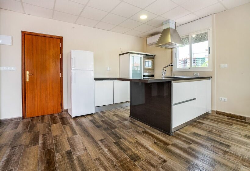 إستديو عائلى, Hostal Patio De La Luna