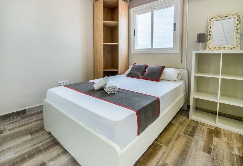 إستديو عائلى, Hostal Patio De La Luna