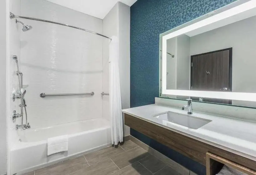 キングサイズベッドのスタンダードルーム, La Quinta Inn & Suites By Wyndham Galveston West Seawall