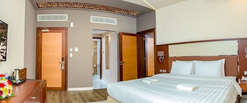 اتاق لوکس, Muscat Gate