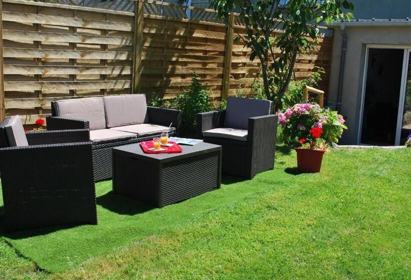 اتاق استاندارد با چشمانداز باغ, La Saint Martinoise