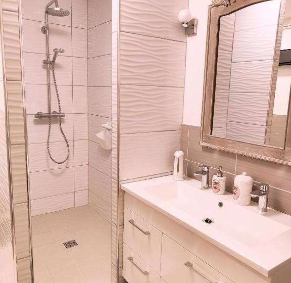 اتاق استاندارد با چشمانداز باغ, La Saint Martinoise