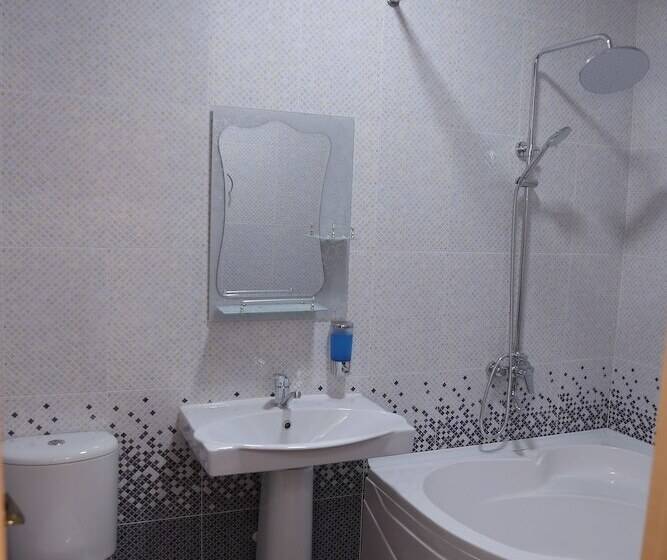 חדר סטנדרט לארבעה, Anis Pari