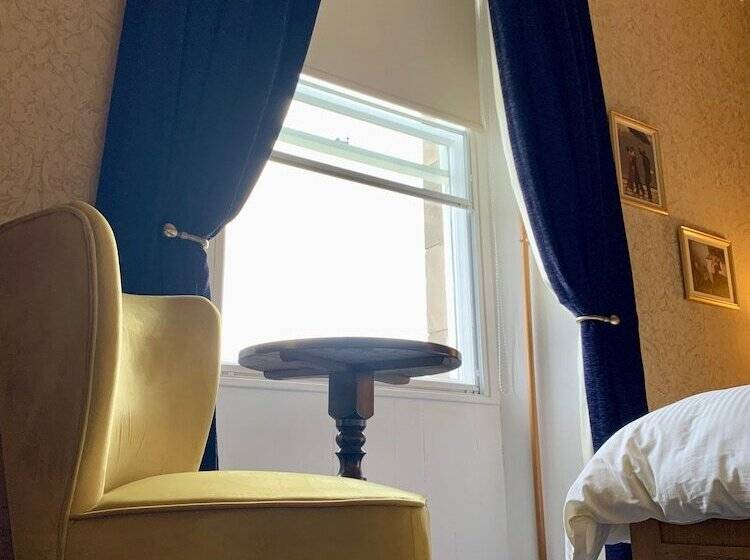 اتاق استاندارد, The Pines Guesthouse