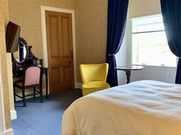 اتاق استاندارد, The Pines Guesthouse