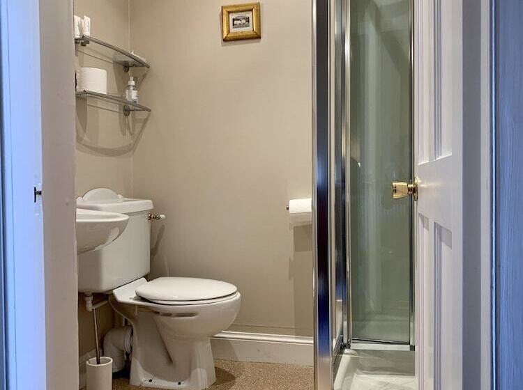 اتاق استاندارد, The Pines Guesthouse