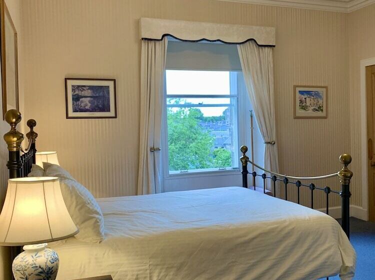 اتاق استاندارد, The Pines Guesthouse