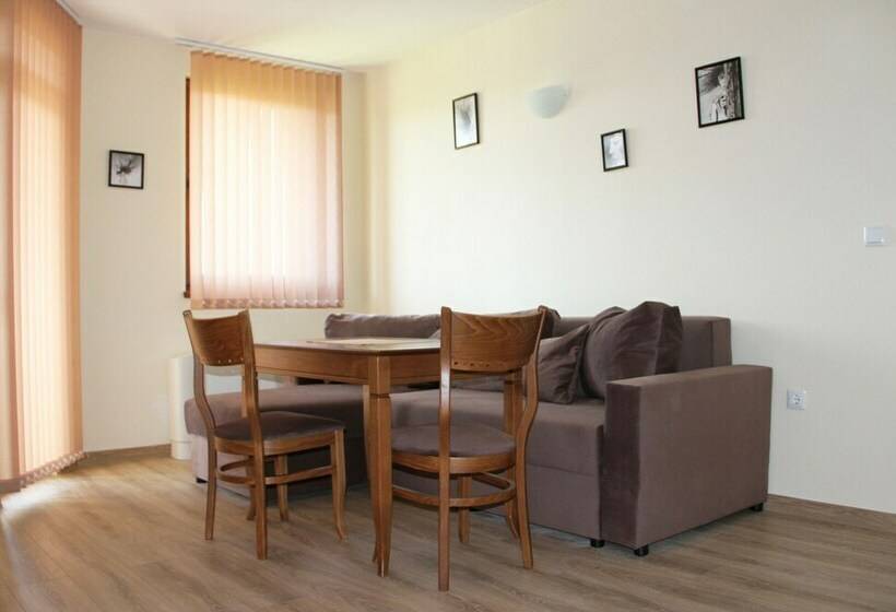 סטודיו דלוקס, Alexander