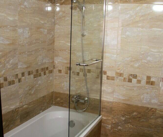 סטודיו דלוקס, Alexander