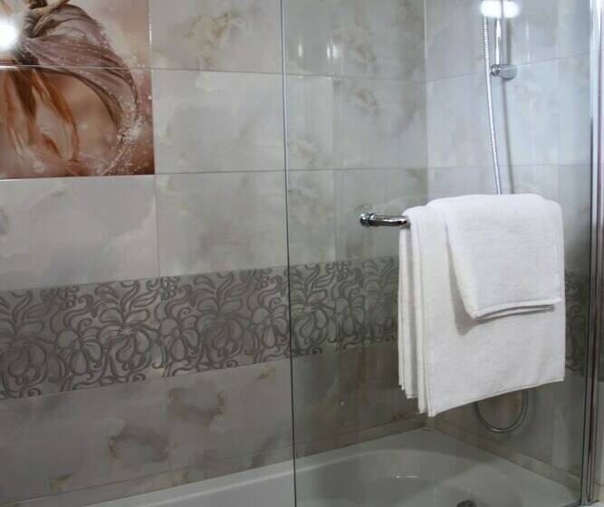 סטודיו דלוקס, Alexander