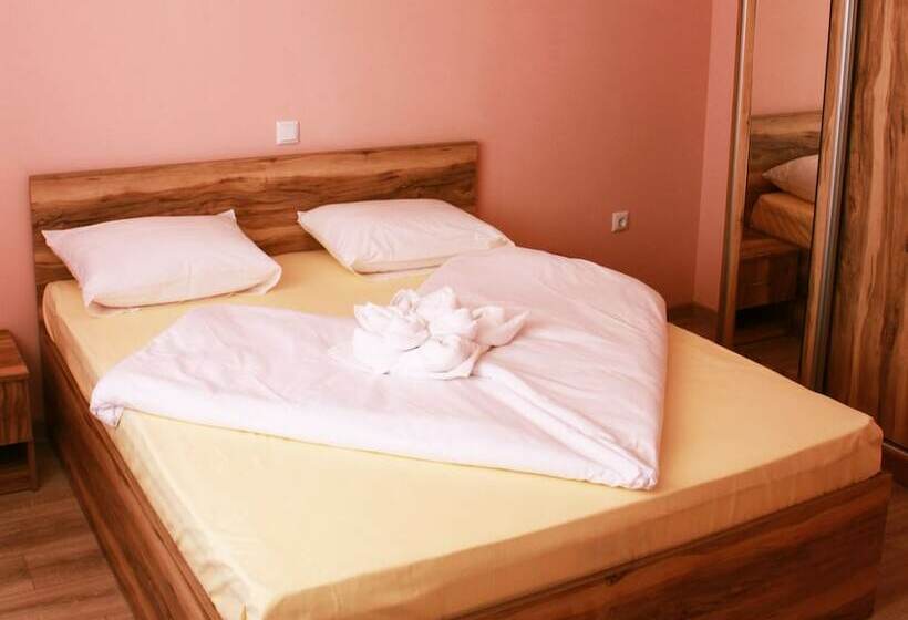 סטודיו דלוקס, Alexander