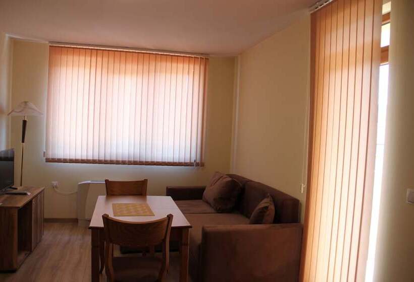 סטודיו דלוקס, Alexander