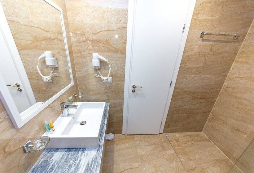 סוויטה משפחתית, Class