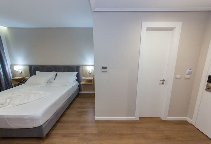 סוויטה משפחתית, Class