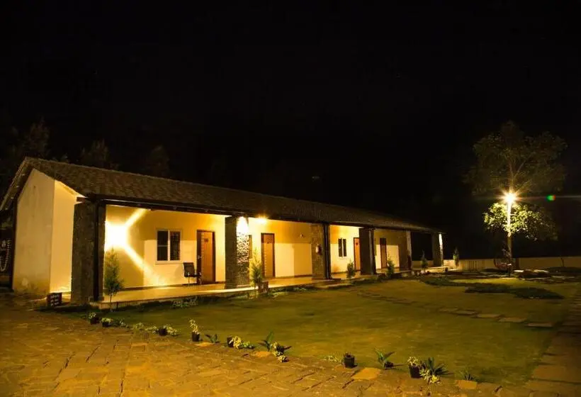 スタンダードルーム, Queens Hotel  Yellow Lake Resorts &spa  Yercaud