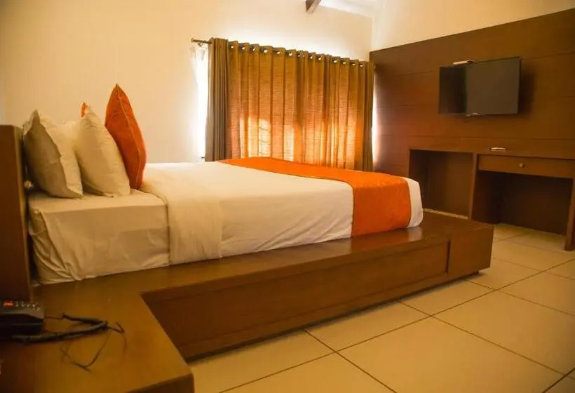 デラックスルーム, Queens Hotel  Yellow Lake Resorts &spa  Yercaud