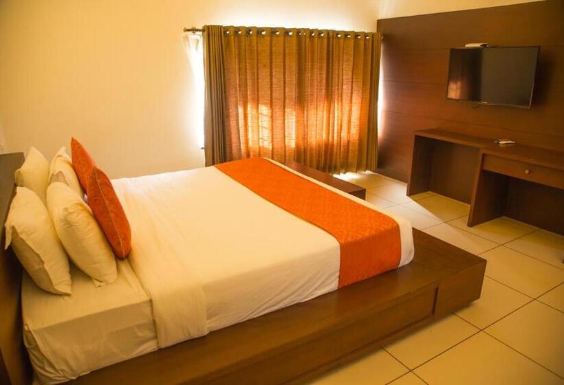 Номер Deluxe, Queens Hotel  Yellow Lake Resorts &spa  Yercaud