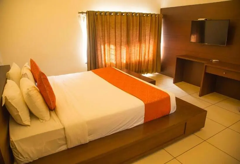 デラックスルーム, Queens Hotel  Yellow Lake Resorts &spa  Yercaud