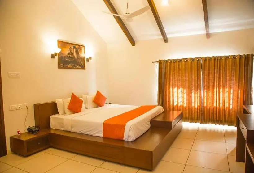 デラックスルーム, Queens Hotel  Yellow Lake Resorts &spa  Yercaud