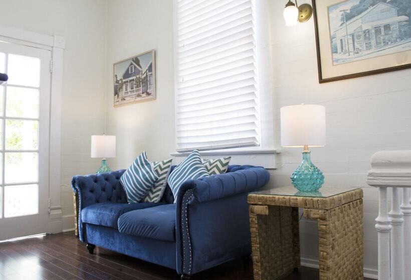 2침실 듀플렉스 아파트, Duval House