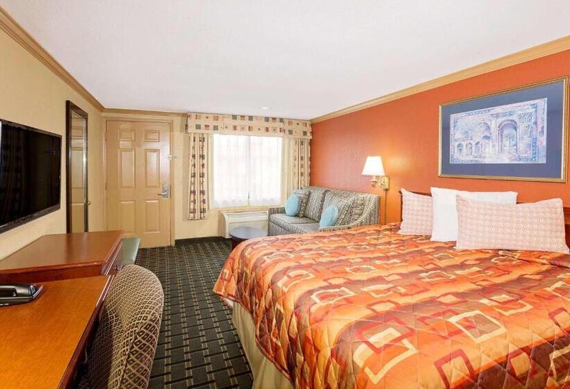 غرفة قياسية سرير كينج لذوى الإحتياجات الخاصة, Knights Inn Port Charlotte