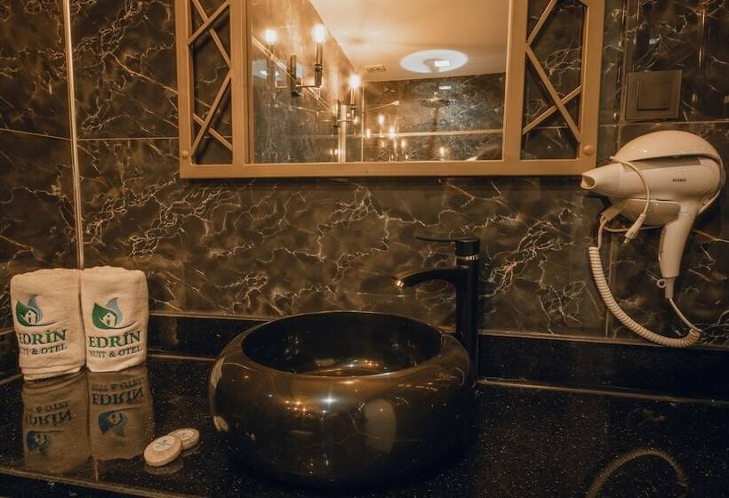 Habitació Deluxe, Edrin Gözde