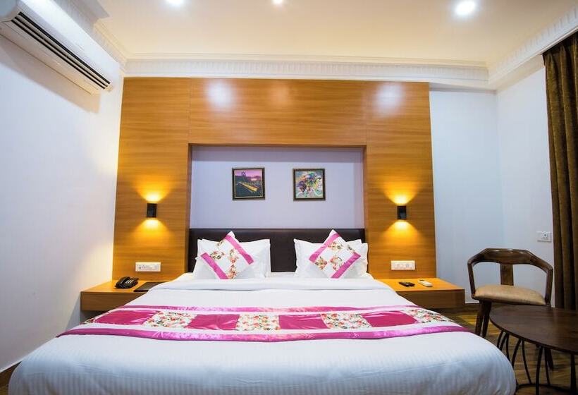 Номер Deluxe, Sheetal