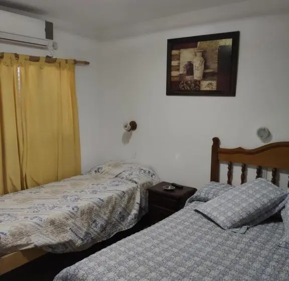Economy Triple Room, Residencial Independencia