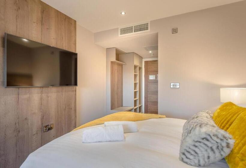 استودیوی استاندارد, Dwell City Living
