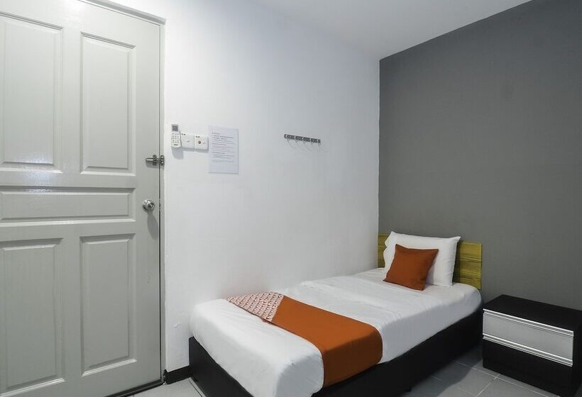 Номер Deluxe Одноместный, Oyo 89465 Golden Lounge