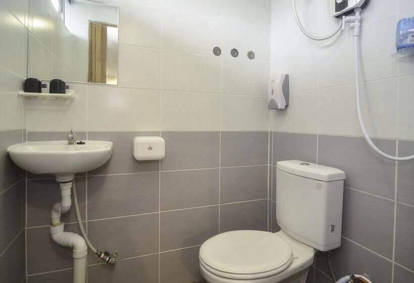 Номер Deluxe, Oyo 89465 Golden Lounge