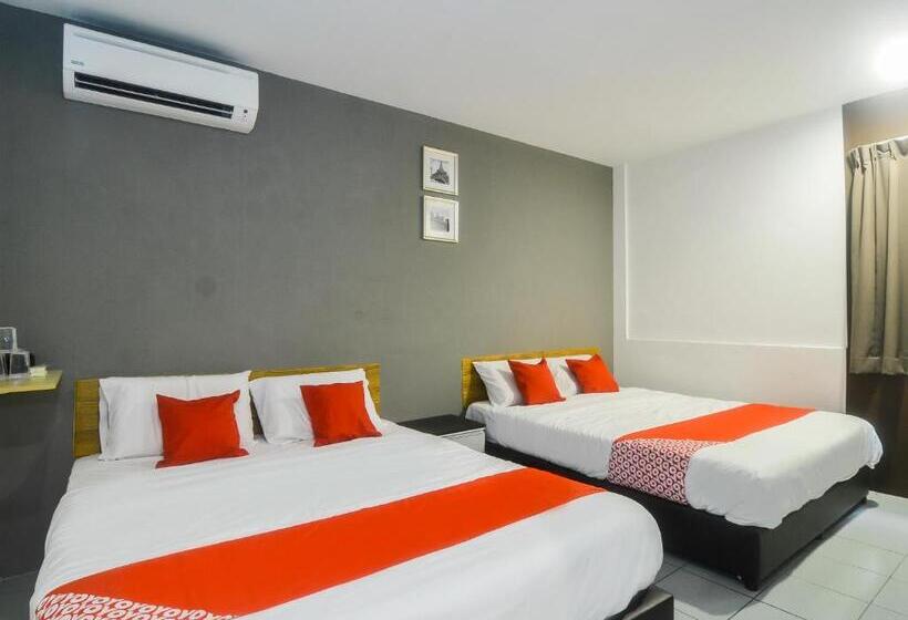 Family Suite, Oyo 89465 Golden Lounge