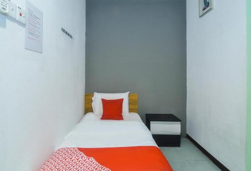 Номер Deluxe Одноместный, Oyo 89465 Golden Lounge