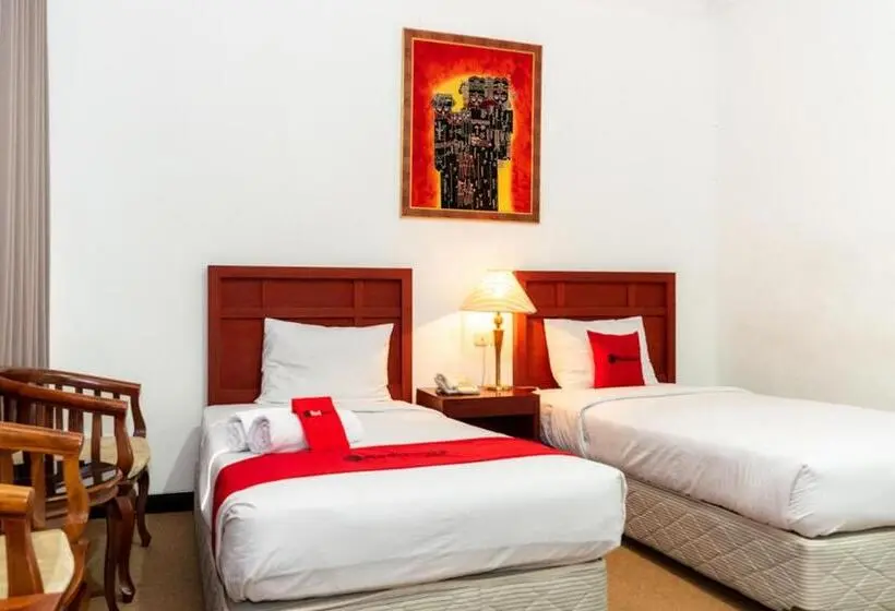 Quarto Deluxe, Reddoorz Plus Syariah Near Java Supermall Semarang 2