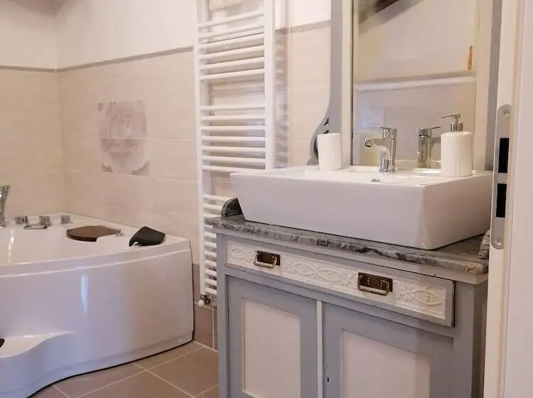 اتاق استاندارد, B&b La Rosa Nel Verde