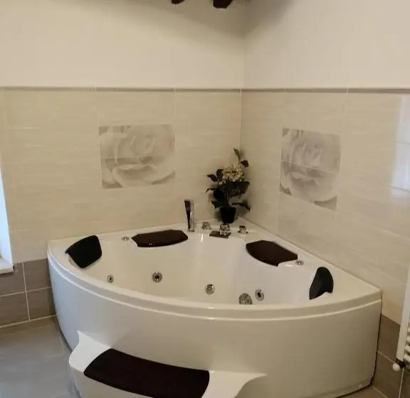اتاق لوکس, B&b La Rosa Nel Verde