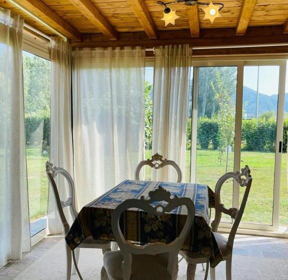 استودیوی لوکس, B&b La Rosa Nel Verde