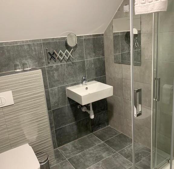 Номер Deluxe, Fogadó A Két Tölgyfához