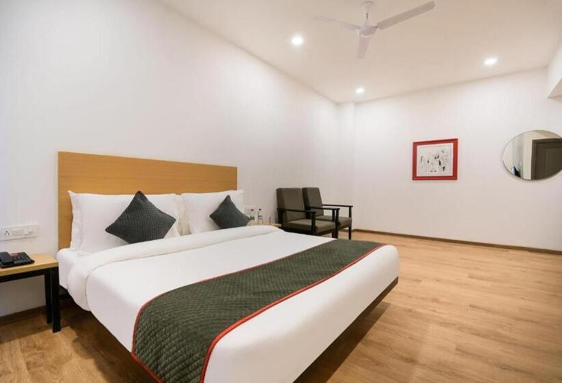 اتاق لوکس سه تخته, Super Townhouse The Awadh Airport Near Chaudhary Charan Singh International Airport