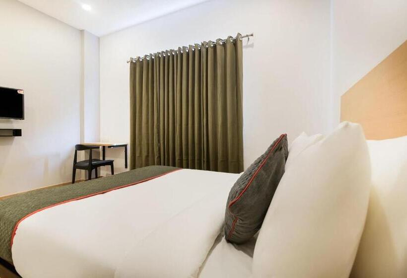 اتاق لوکس سه تخته, Super Townhouse The Awadh Airport Near Chaudhary Charan Singh International Airport