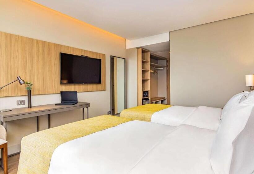 Quarto Superior, Mercure Itajai Navegantes