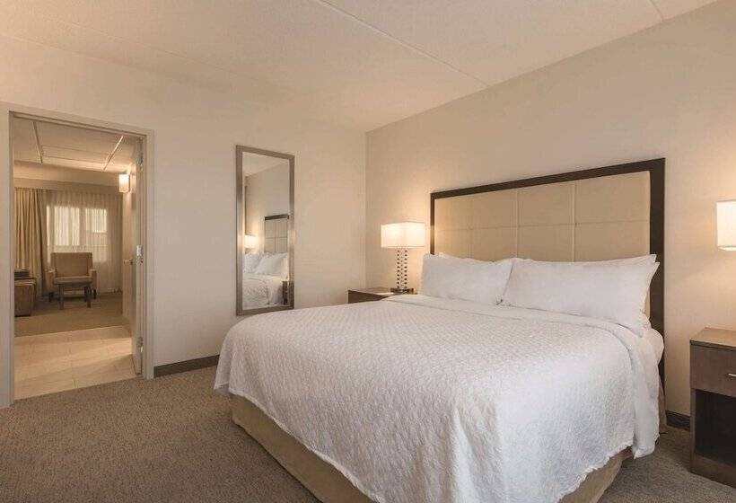 Люкс, Embassy Suites By Hilton Milwaukee Brookfield