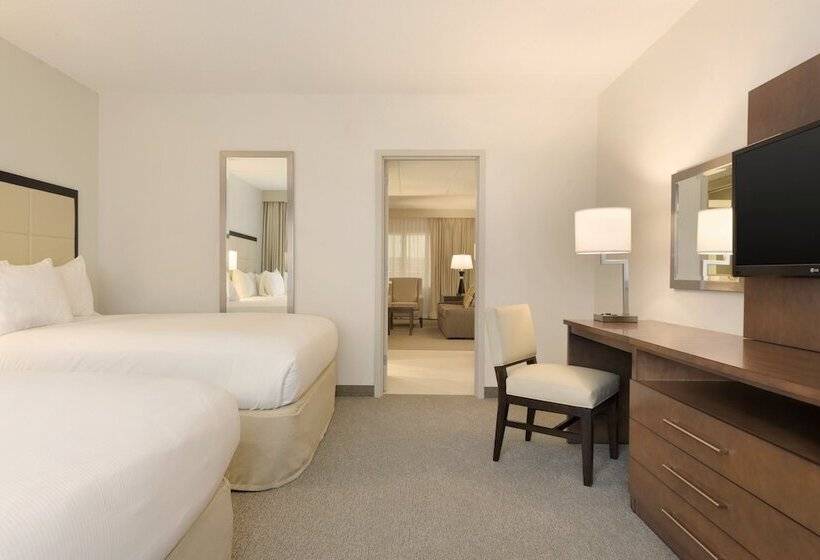 جناح, Embassy Suites By Hilton Milwaukee Brookfield